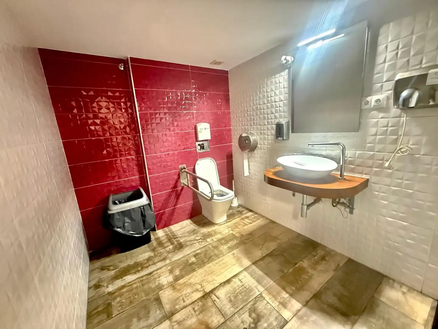 Baño de Local en venta en Málaga con Aire acondicionado, Calefacción y Amueblado