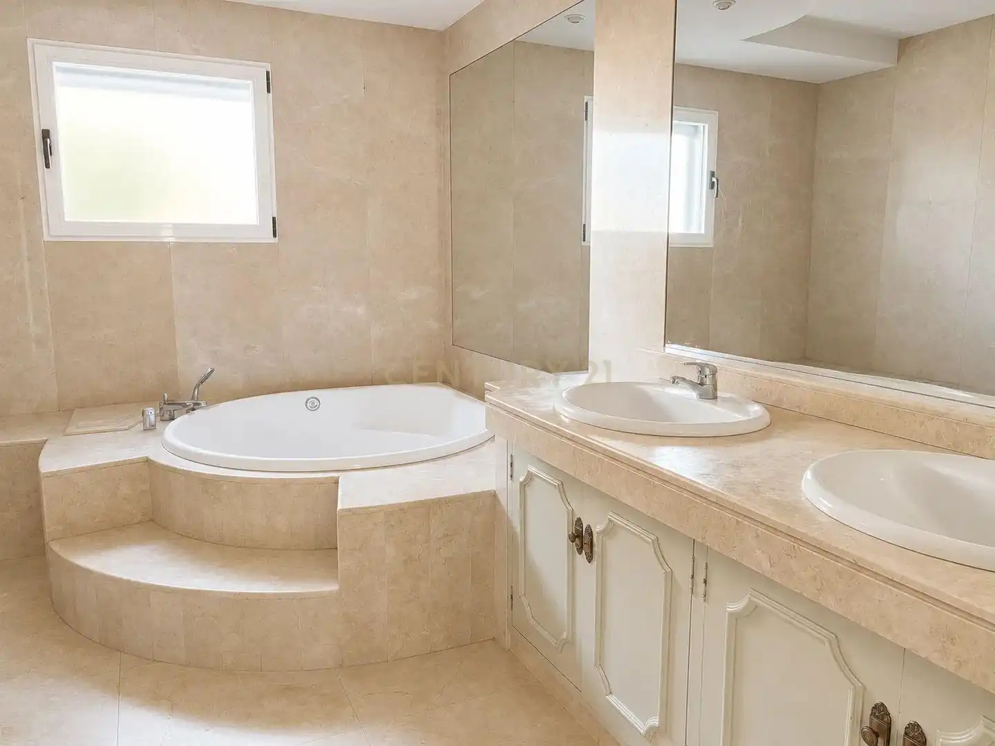 Bathroom of Apartments for rent in Benalmádena  with Air Conditioner, Private garden and Swimming Pool