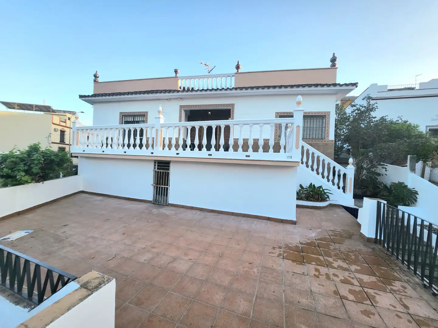 Außenansicht von Haus oder Chalet zum Verkauf in Alcalá de Guadaira mit Privatgarten, Terrasse und Abstellraum