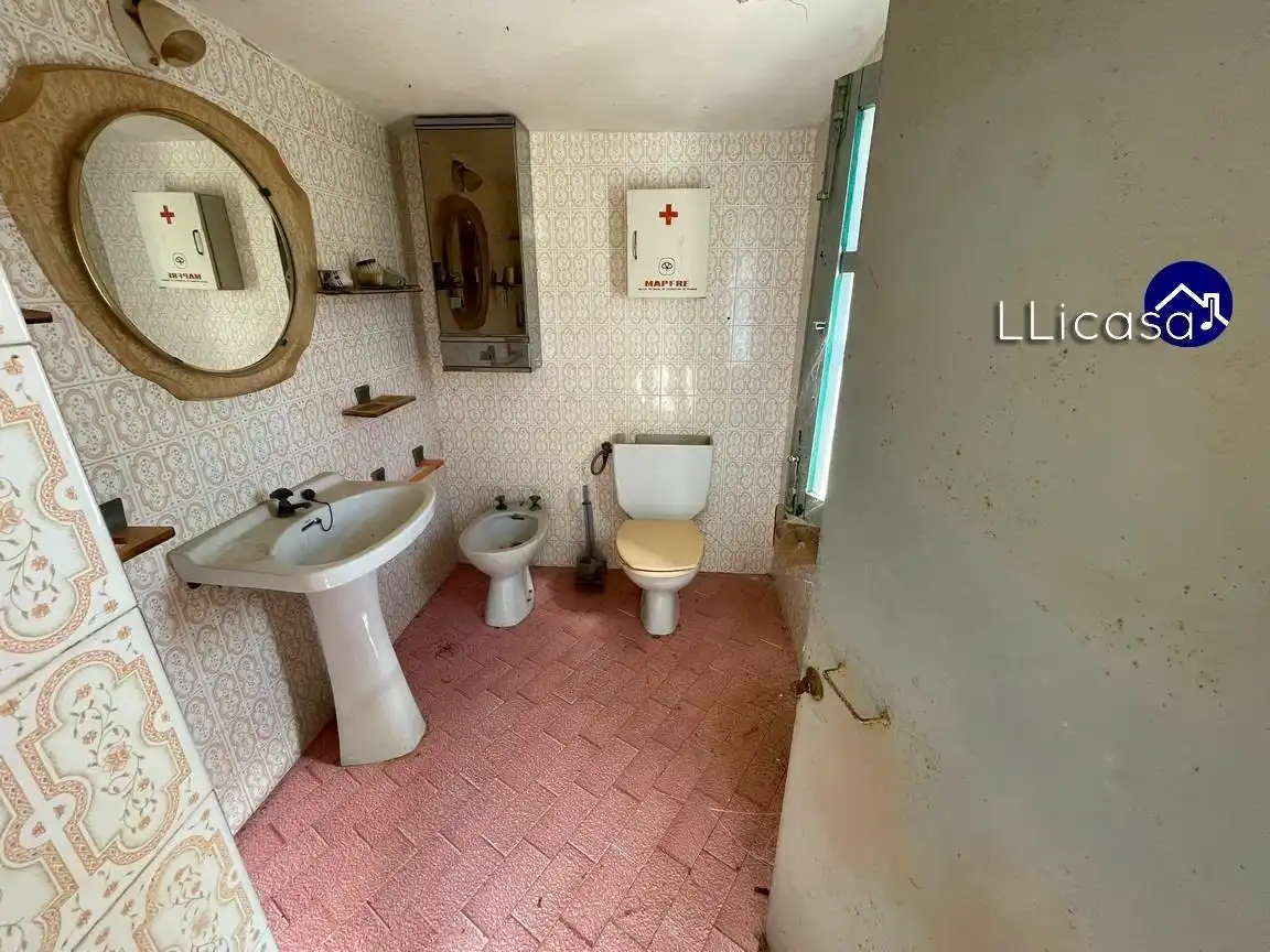 Baño de Casa o chalet en venta en La Pobla de Vallbona con Calefacción, Jardín privado y Terraza
