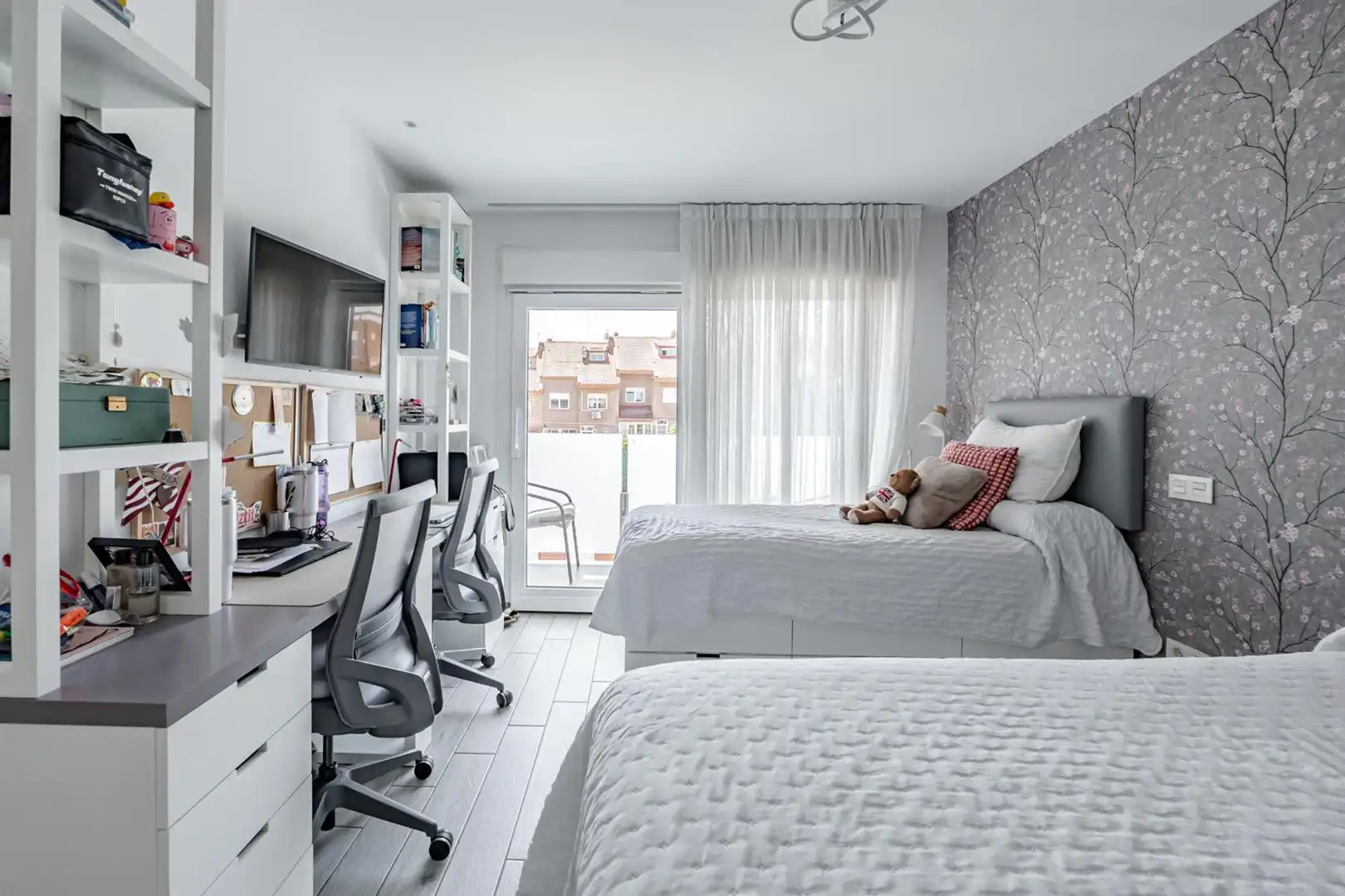 Habitación de Casa adosada en venta en Pozuelo de Alarcón con Aire acondicionado, Calefacción y Piscina