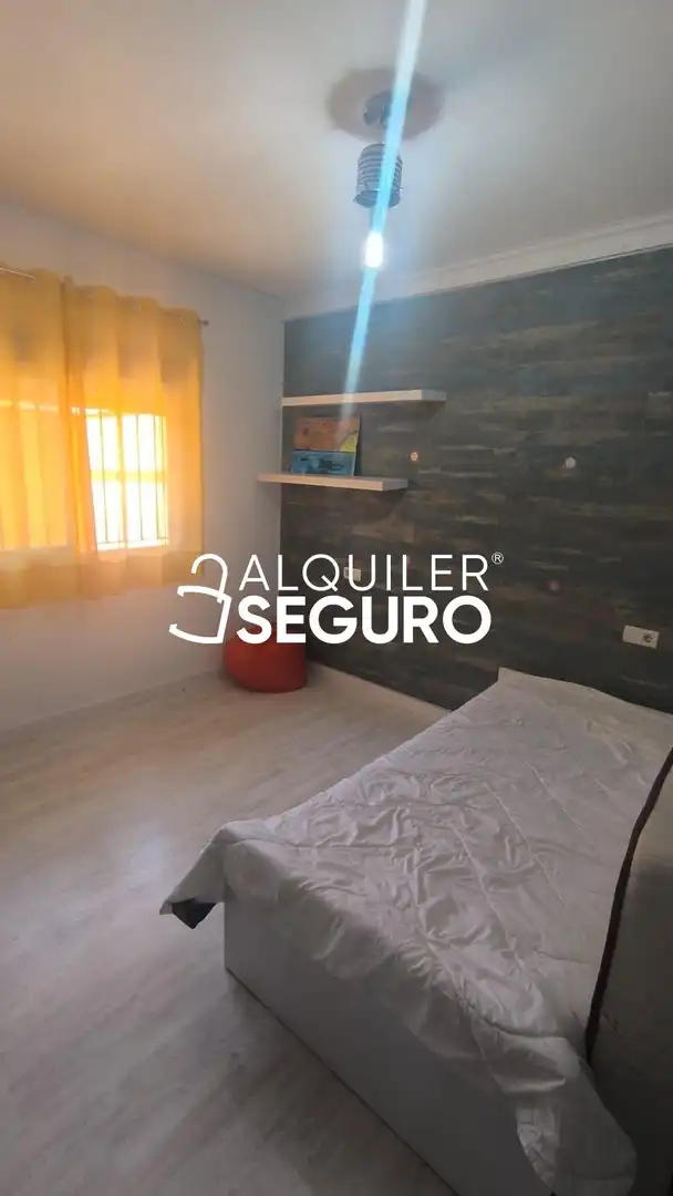 Bedroom of Flat for rent in Sevilla  with Air Conditioner and Furnished