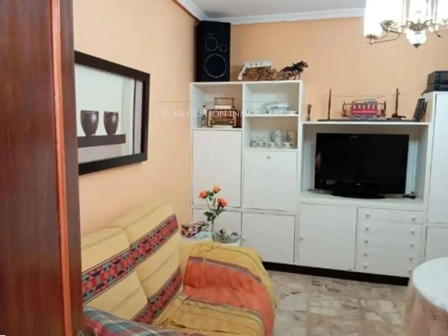 Sala d'estar de Casa adosada en venda en Salmoral amb Calefacció i Piscina