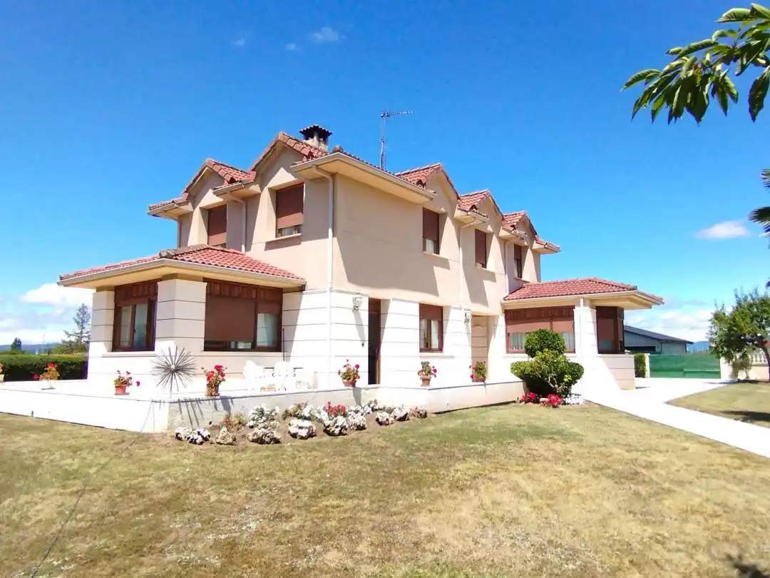 Chalet en venta en Medina de Pomar