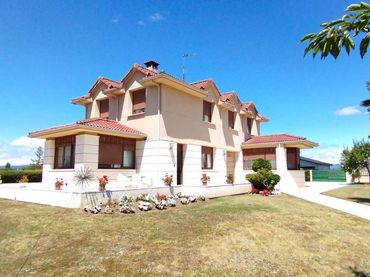 Chalet en venta en Medina de Pomar