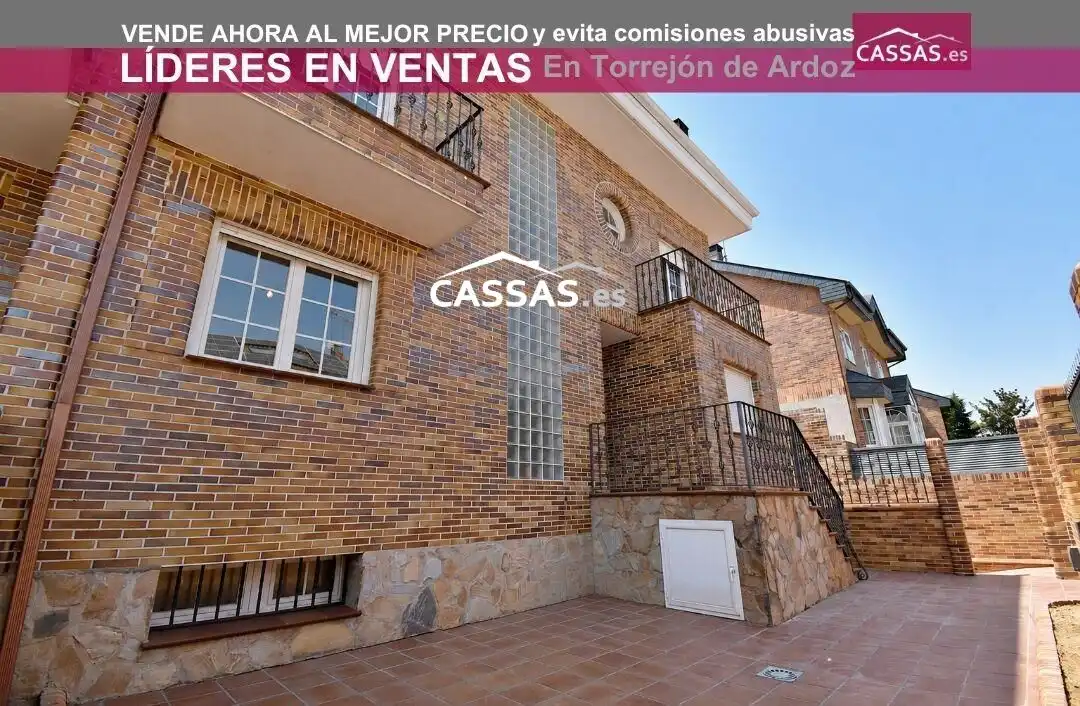 Exterior view of Detached homes for sale in Torrejón de Ardoz  with Air Conditioner, Heating and Parquet flooring