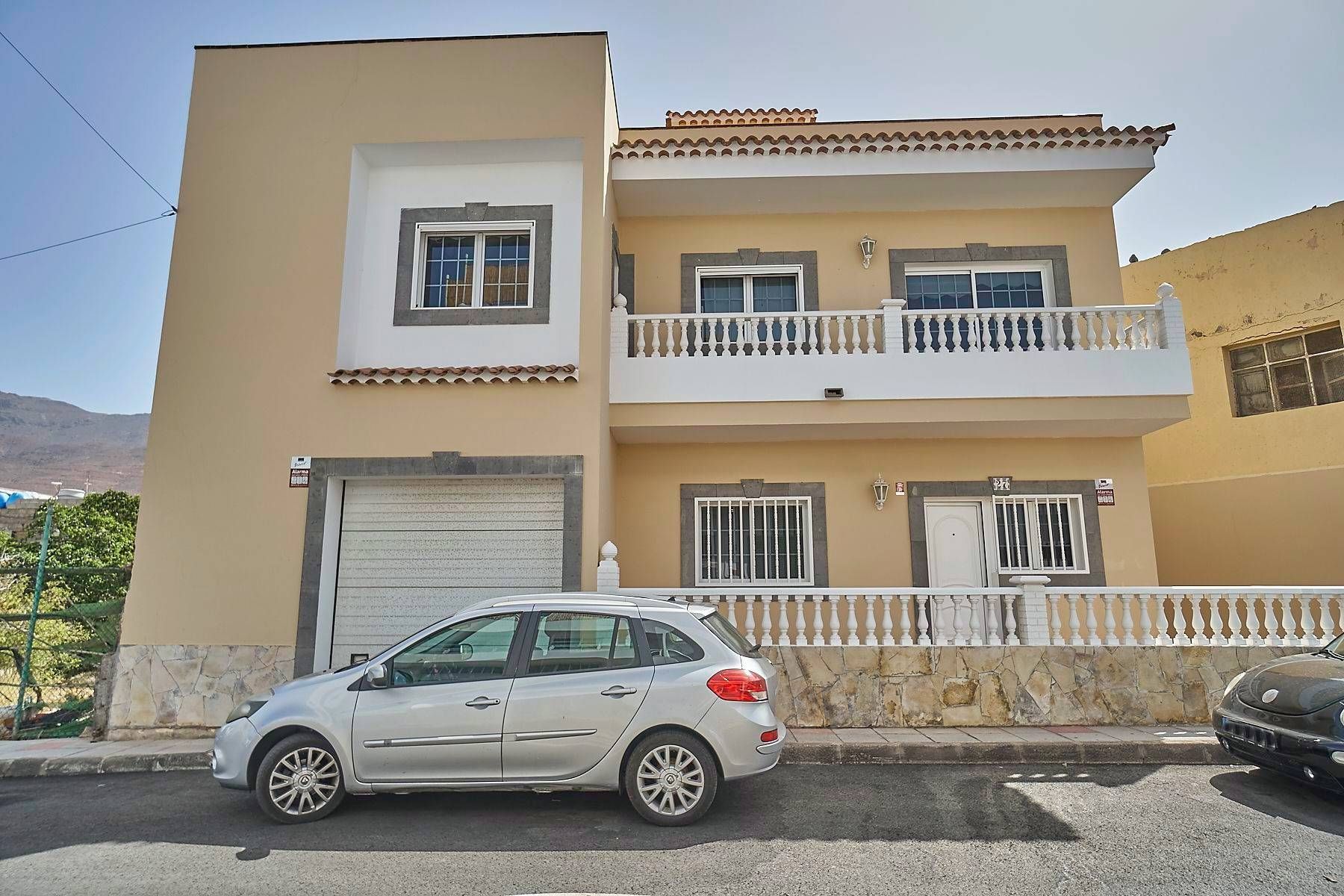 Exterior view of Single-family semi-detached for sale in La Aldea de San Nicolás   with Private garden, Terrace and Storage room