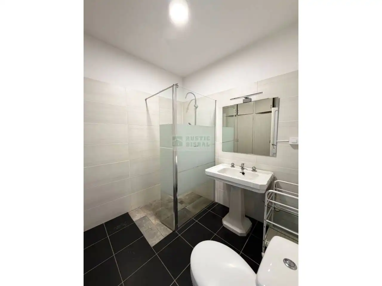 Baño de Finca rústica en venta en Figueres con Aire acondicionado, Calefacción y Jardín privado
