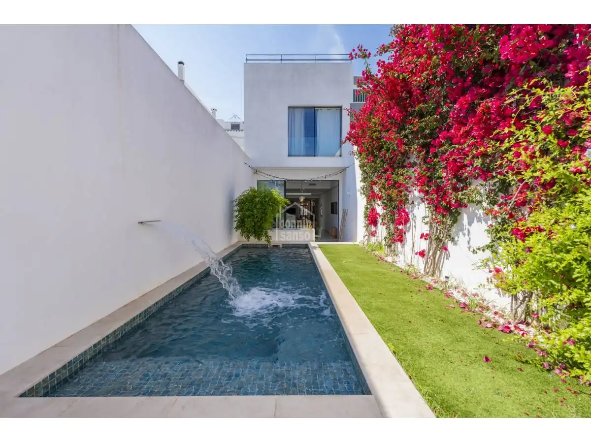 Detached house with pool for sale in Ciutadella