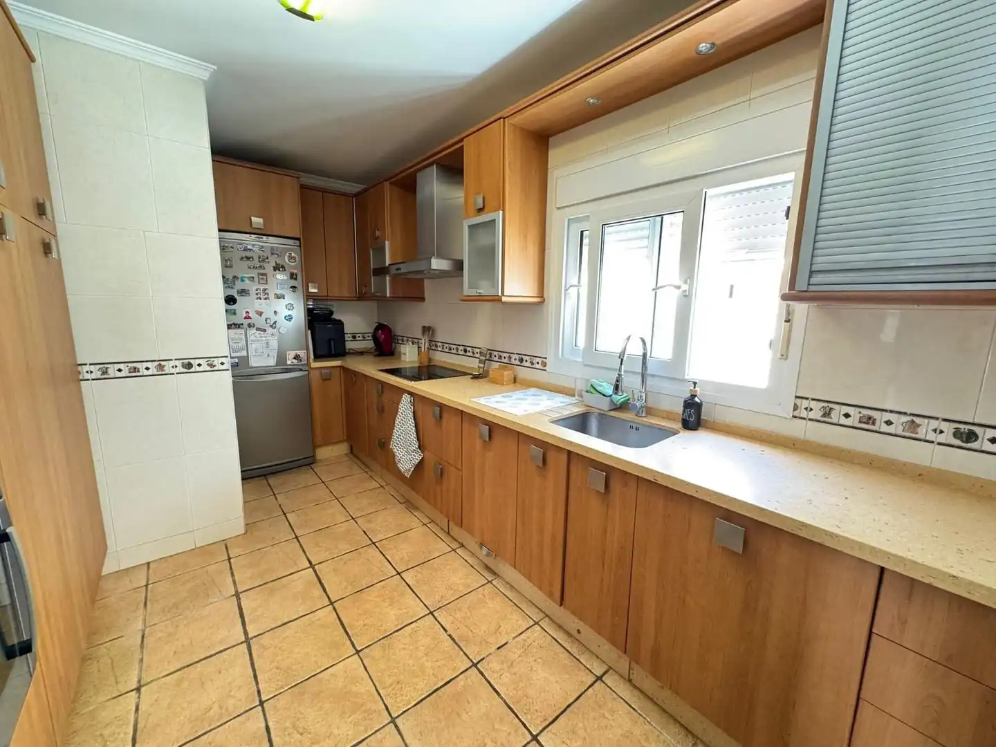 Küche von Einfamilien-Reihenhaus zum Verkauf in Fuengirola mit Klimaanlage, Terrasse und Möbliert