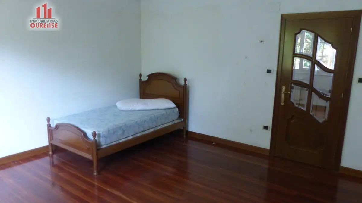 Bedroom of Houses for sale in Ourense Capital   with Heating, Terrace and Storage room