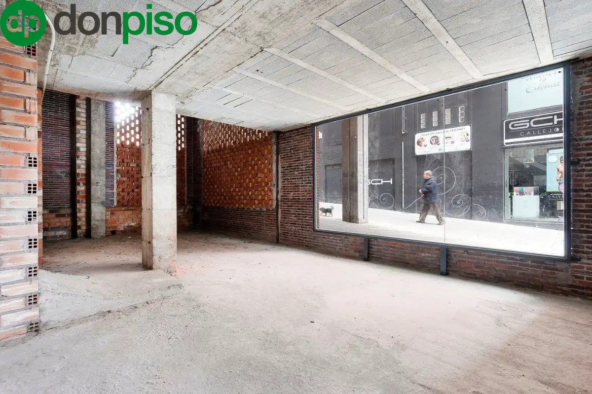 Local comercial en venda a Plaza San Lazaro