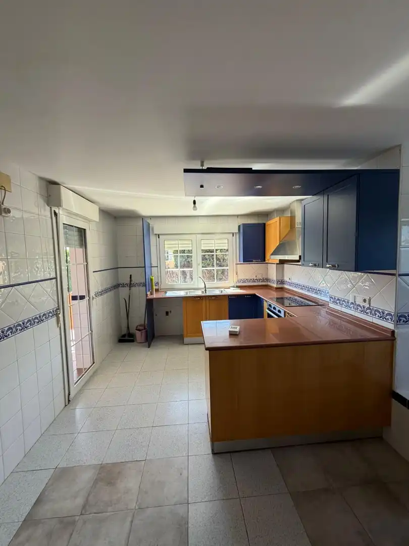 Cocina de Casa o chalet de alquiler en Ogíjares con Calefacción, Jardín privado y Piscina