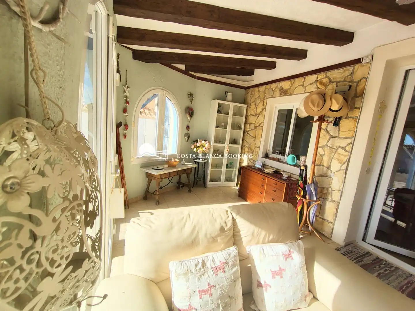 Sala d'estar de Casa o xalet en venda en L'Alfàs del Pi amb Aire condicionat, Calefacció i Jardí privat