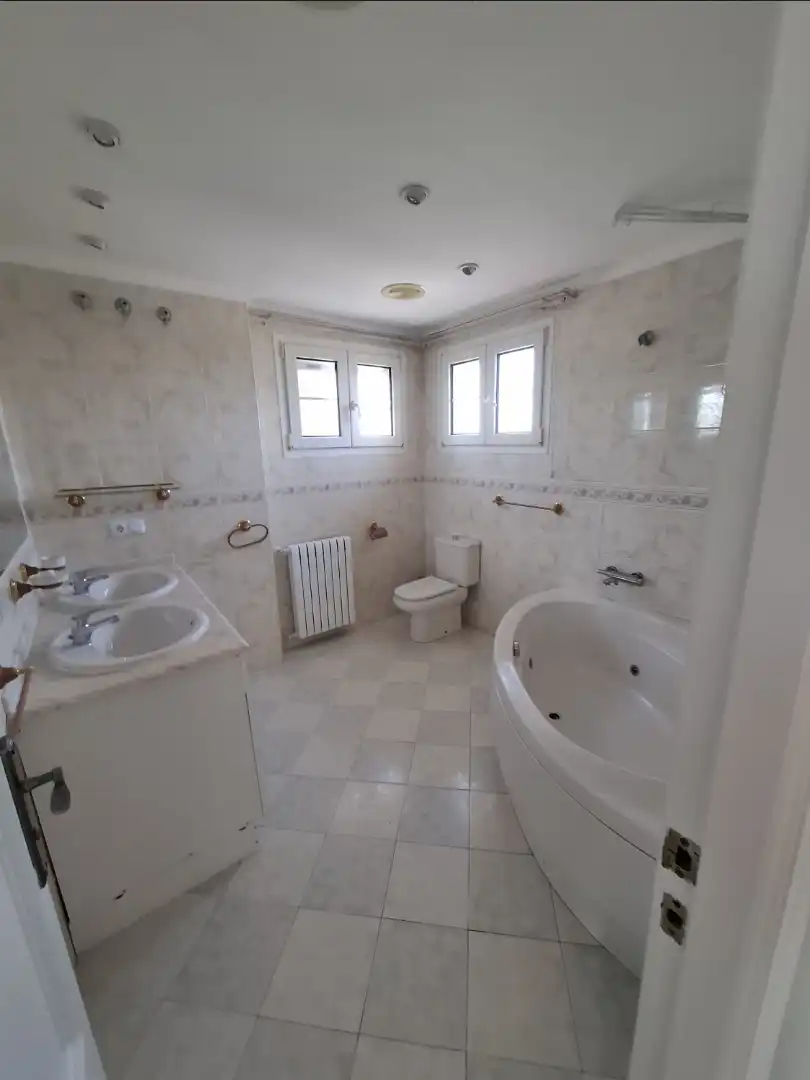 Bathroom of Houses for rent in Picassent  with Heating, Private garden and Parquet flooring