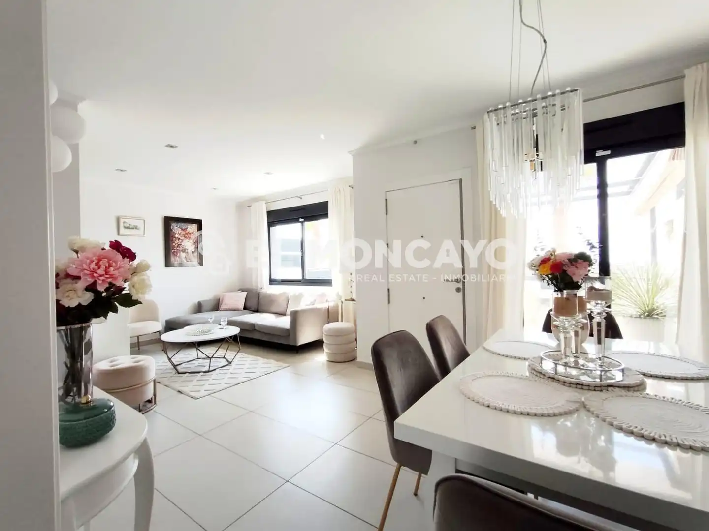 Sala d'estar de Casa adosada en venda en Orihuela amb Aire condicionat, Calefacció i Jardí privat