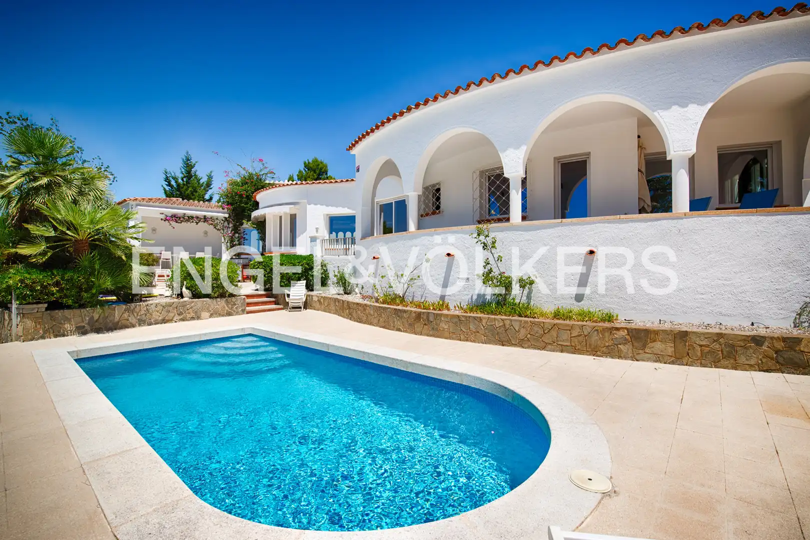 Vista exterior de Casa o xalet en venda en Roses amb Jardí privat, Terrassa i Piscina