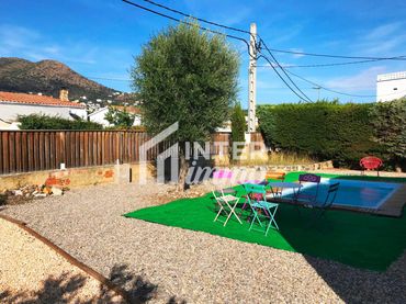 Casa con piscina in vendita a Calle Urgell 11