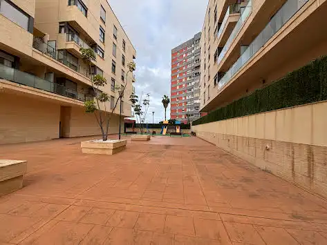 Vista exterior de Piso en venta en Las Palmas de Gran Canaria con Terraza y Piscina comunitaria