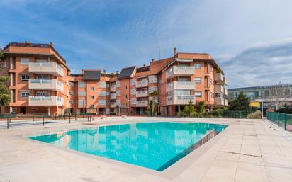 Swimming pool of Flat for sale in Pozuelo de Alarcón  with Air Conditioner, Heating and Terrace