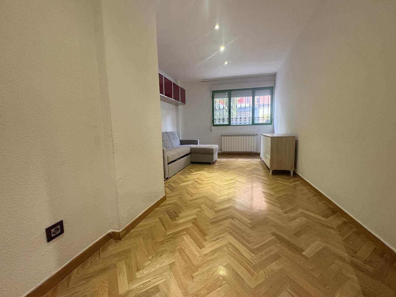 Dormitori de Planta baixa en venda en  Madrid Capital amb Aire condicionat, Calefacció i Parquet