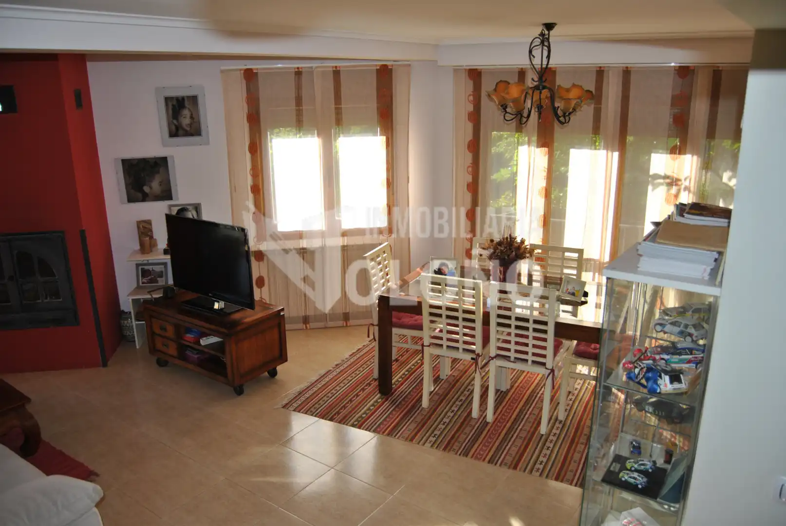 Sala d'estar de Casa adosada en venda en Leza amb Calefacció, Jardí privat i Parquet