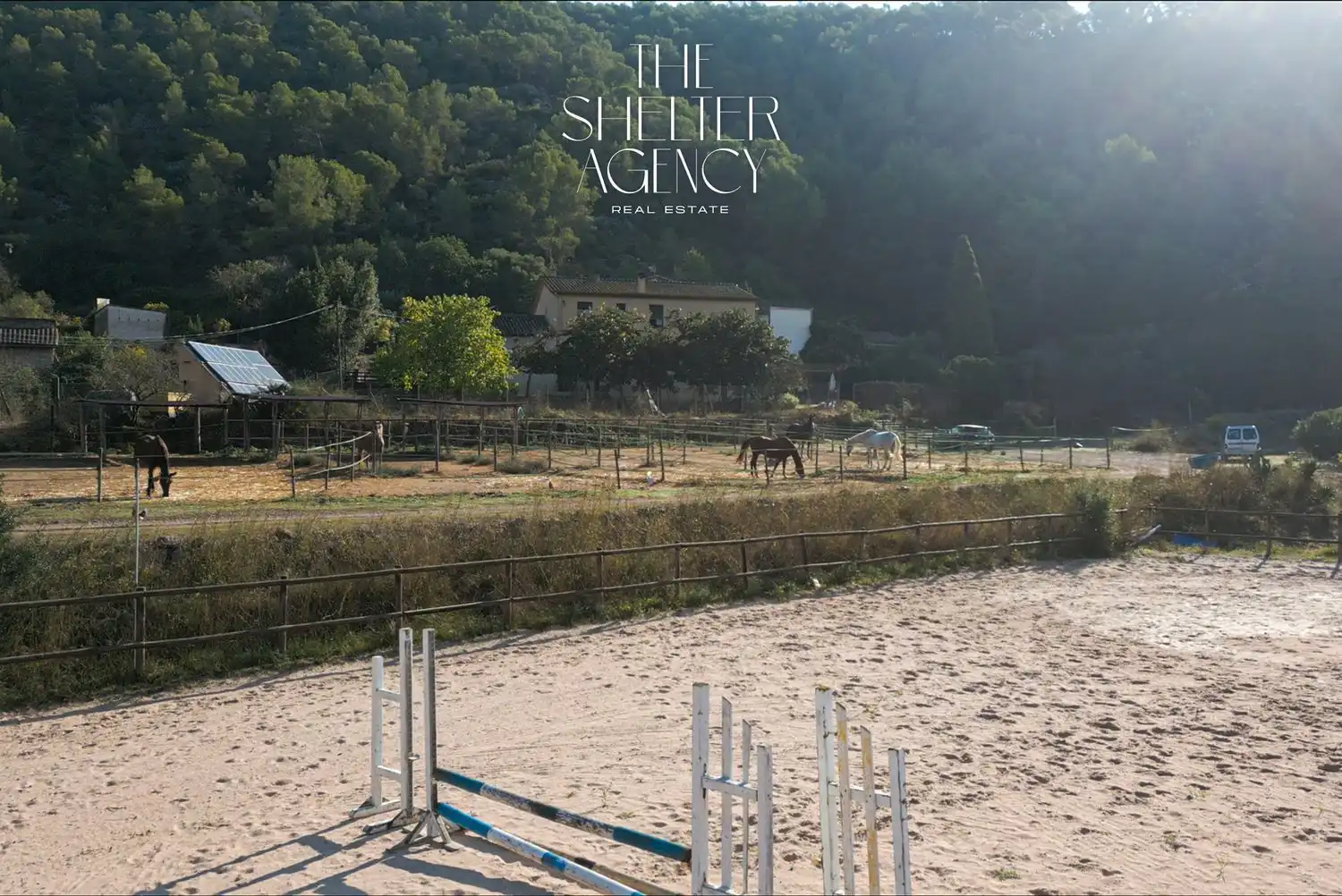 Vista exterior de Finca rústica en venta en Sant Pere de Ribes con Aire acondicionado, Jardín privado y Piscina comunitaria