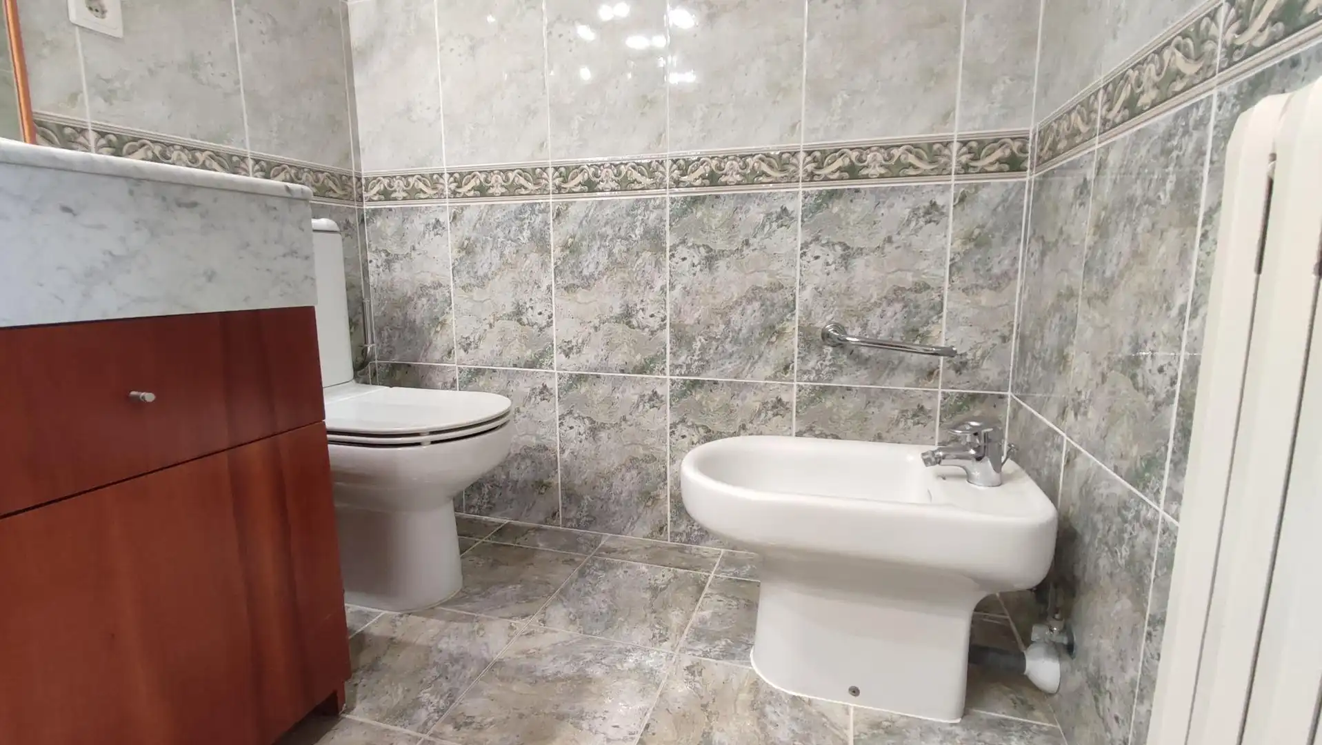 Baño de Casa adosada de alquiler en Zaragoza con Aire acondicionado, Calefacción y Jardín privado