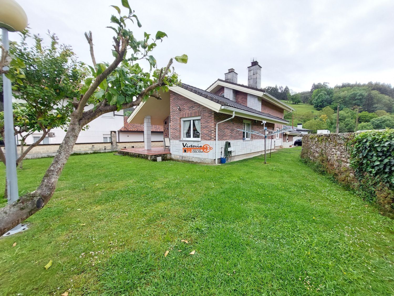 Vista exterior de Casa o xalet en venda en Castro-Urdiales amb Calefacció