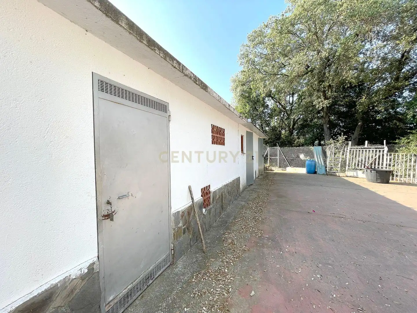 Exterior view of Houses for sale in Terrassa  with Air Conditioner, Private garden and Storage room