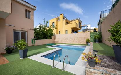 Vista exterior de Casa o xalet en venda en La Zubia amb Aire condicionat, Calefacció i Terrassa
