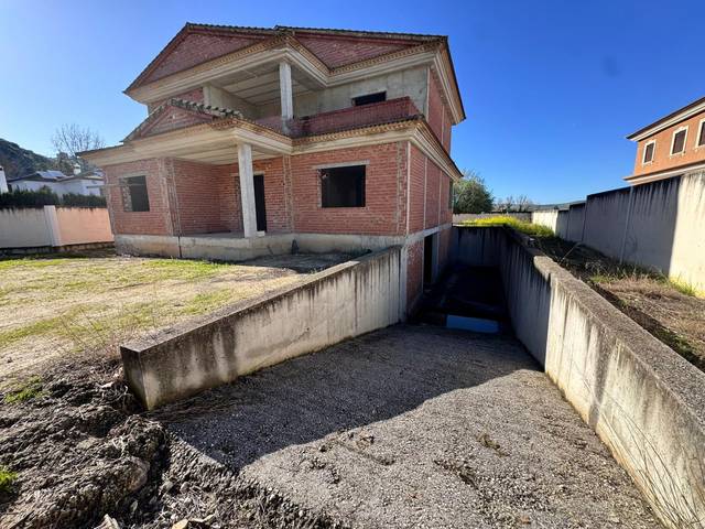 Casa-chalet en Venta en Cabra