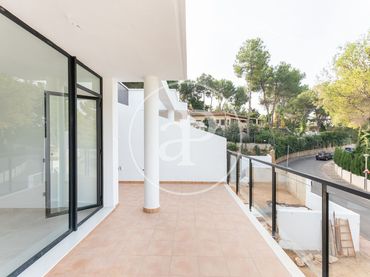 Semi-detached house with balcony for sale in El Bosque