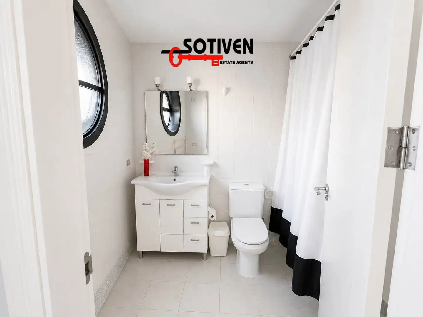 Badezimmer von Wohnungen zum Verkauf in Adeje mit Abstellraum