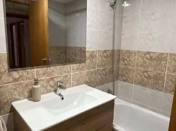 Badezimmer von Wohnung zur Miete in Gandia mit Klimaanlage und Balkon