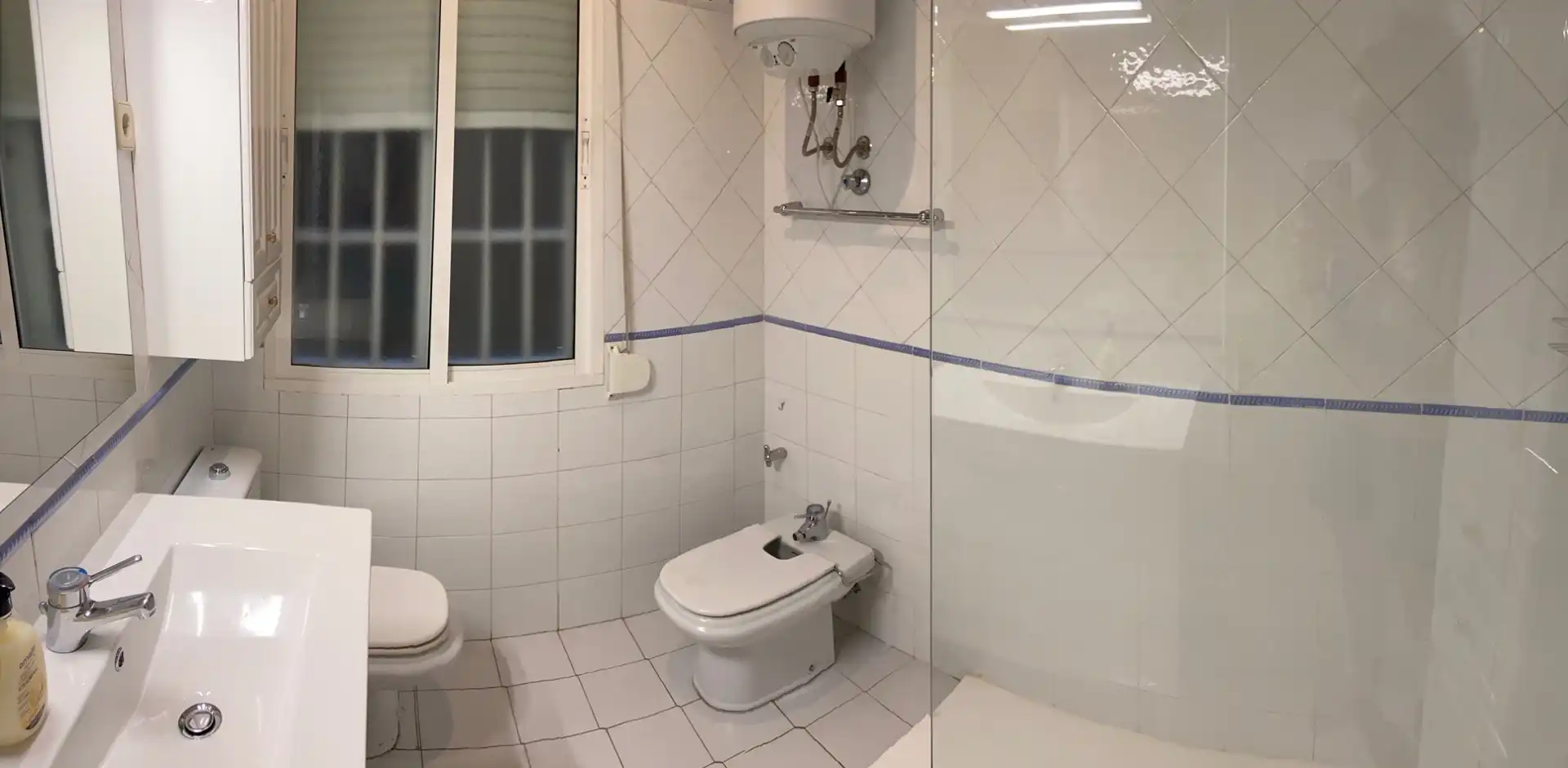Bany de Apartament de lloguer en Madrid amb Calefacció, Moblat i Forn