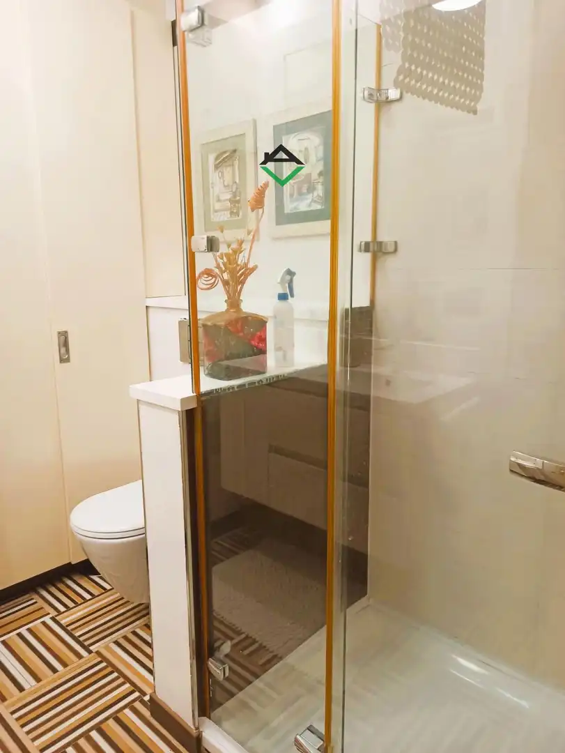 Baño de Ático en venta en Cangas  con Calefacción, Terraza y Amueblado