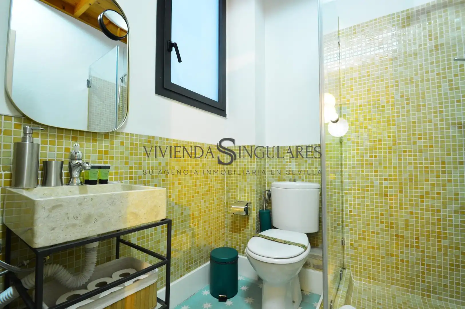 Bany de Apartament en venda en Sevilla amb Aire condicionat i Moblat