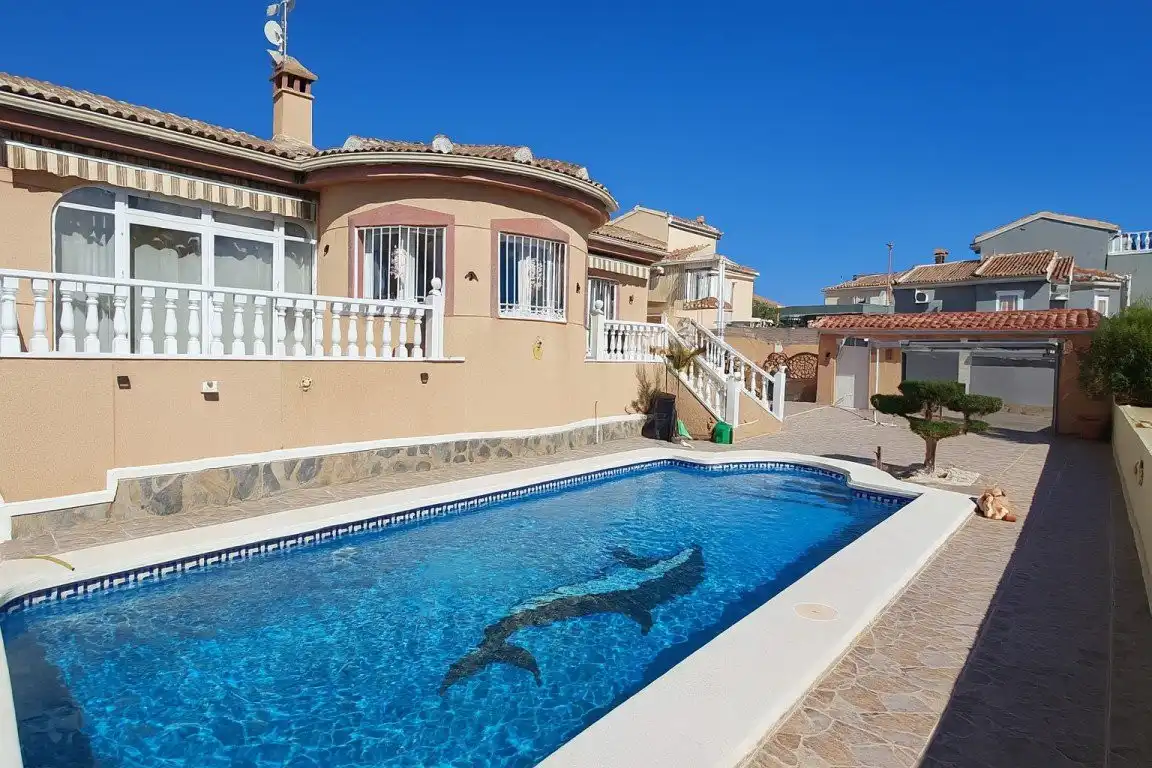 Vista exterior de Casa o chalet en venta en Rojales con Terraza, Piscina y Amueblado