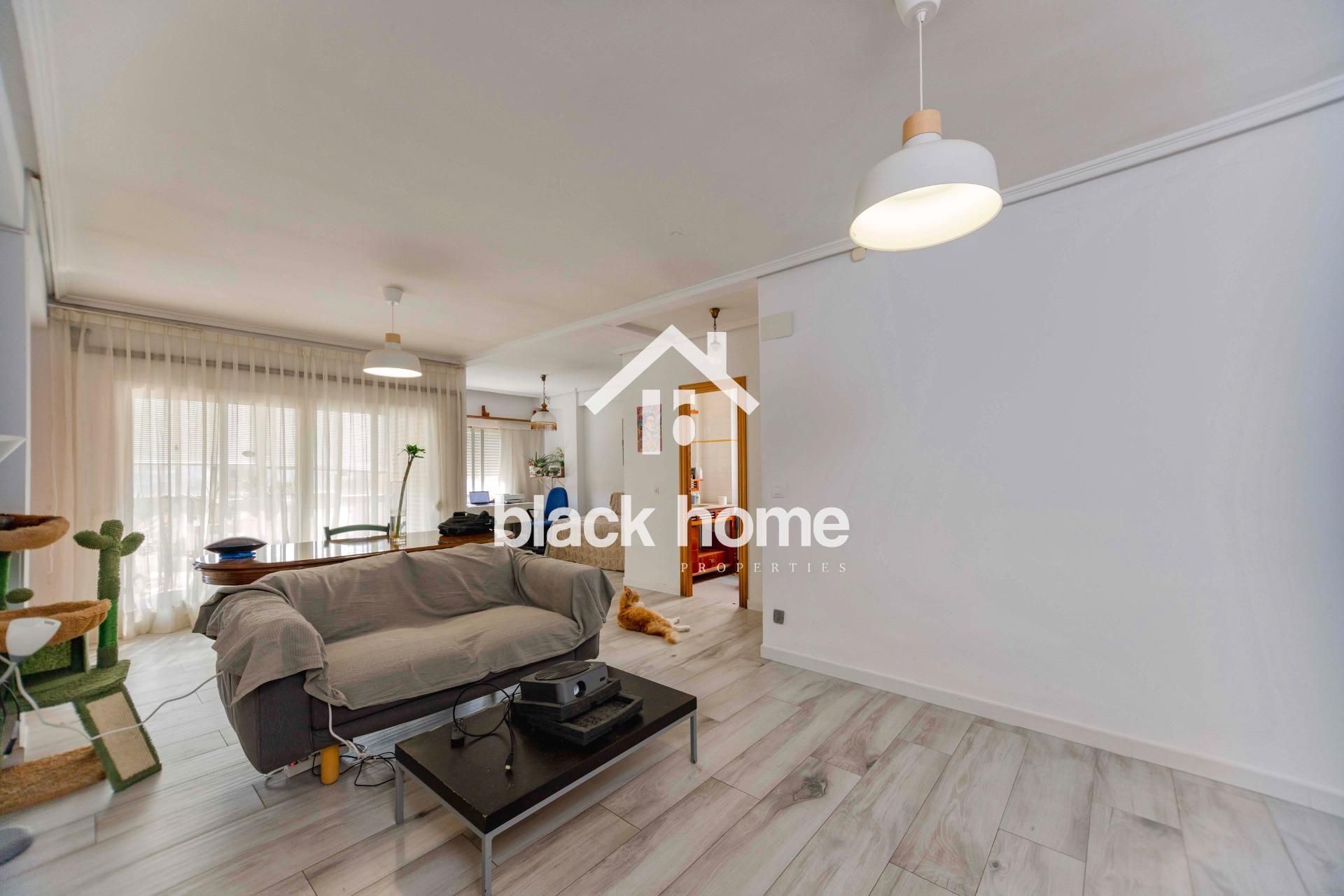 Exterior view of Flat for sale in  Valencia Capital  with Air Conditioner, Heating and Balcony