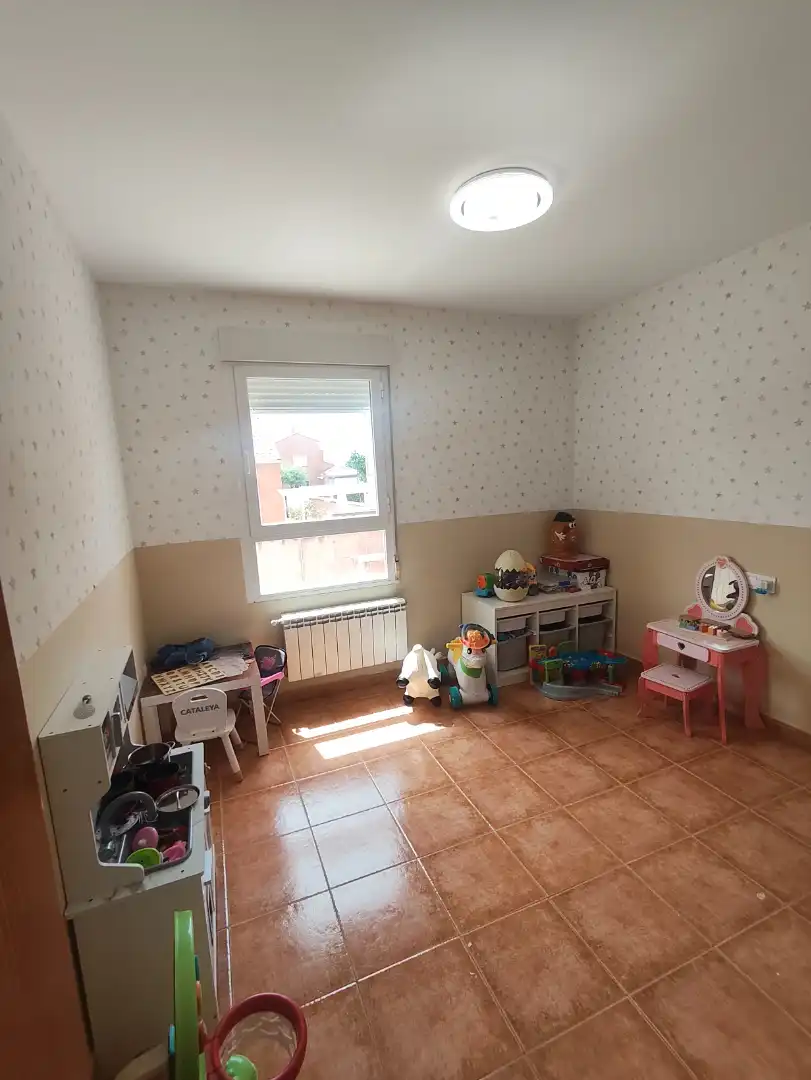 Dormitori de Casa o xalet en venda en Las Ventas de Retamosa amb Aire condicionat, Calefacció i Jardí privat