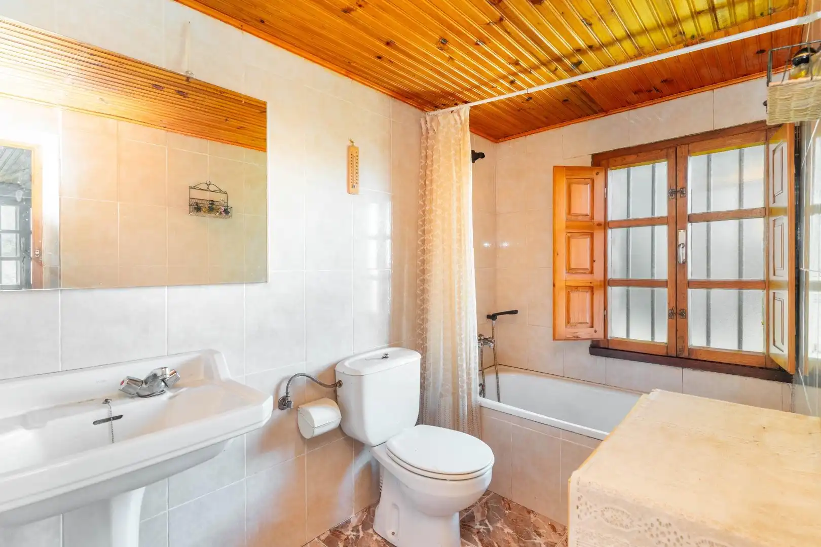 Bathroom of Houses for sale in Bimenes  with Heating, Private garden and Terrace