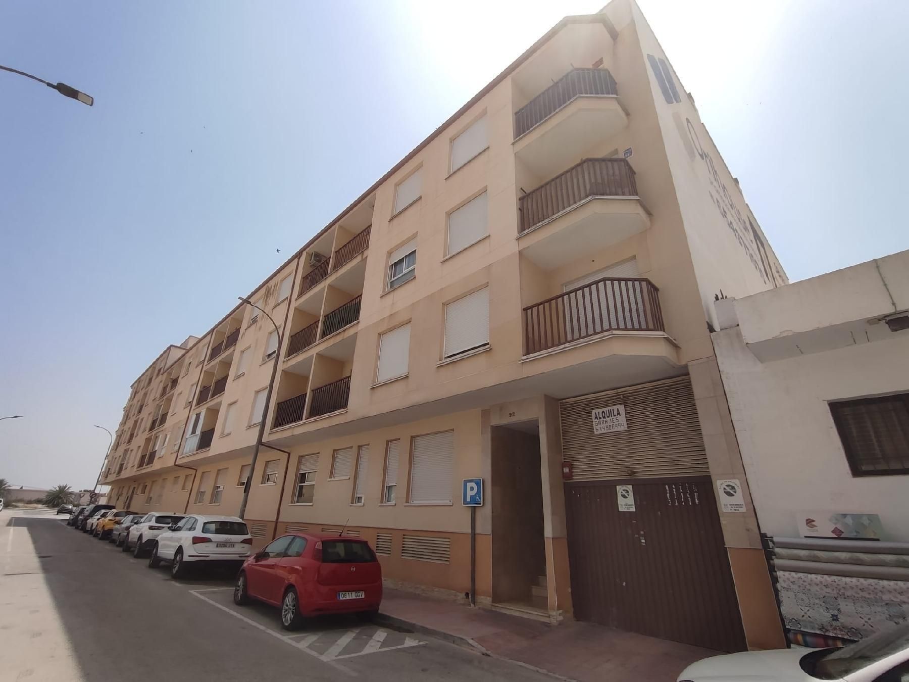 Vista exterior de Piso en venta en Albatera con Piscina comunitaria