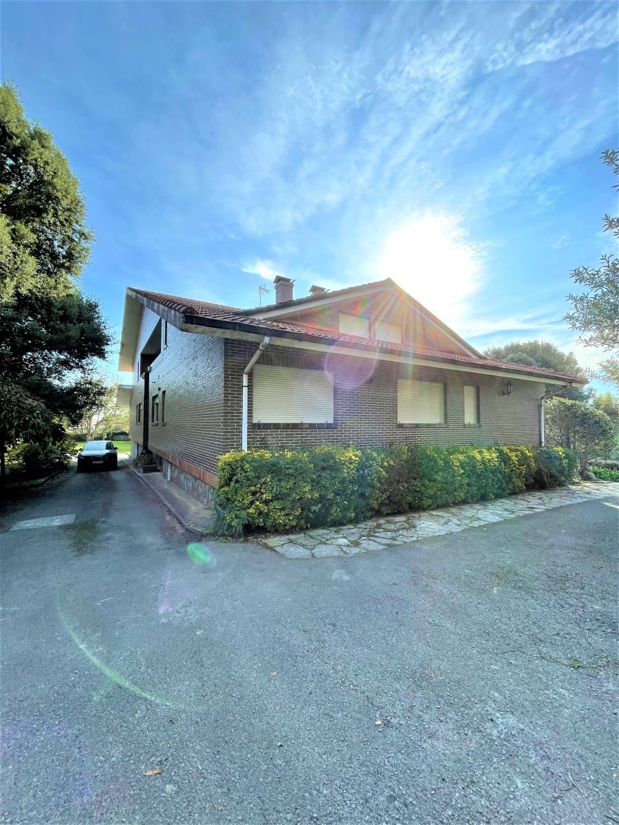 Exterior view of House or chalet for sale in Noja