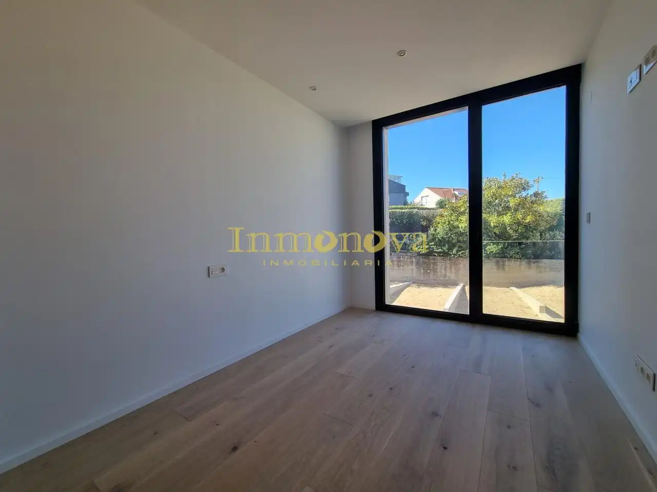 Habitación de Casa adosada en venta en Nigrán con Calefacción, Jardín privado y Terraza