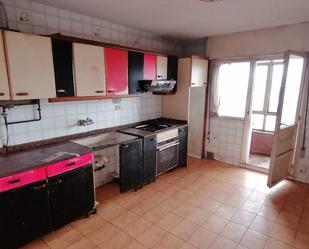 Cuina de Pis en venda en Gijón  amb Calefacció, Parquet i Balcó