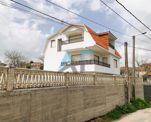 Vista exterior de Casa o xalet en venda en Castrelo de Miño amb Calefacció, Jardí privat i Terrassa