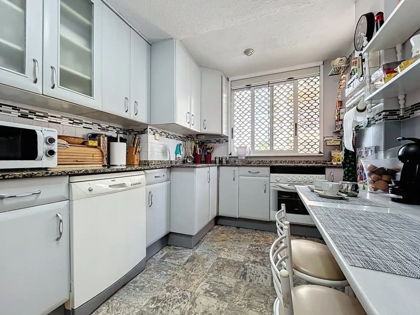 Küche von Wohnung zum Verkauf in L'Alfàs del Pi mit Klimaanlage, Privatgarten und Schwimmbad