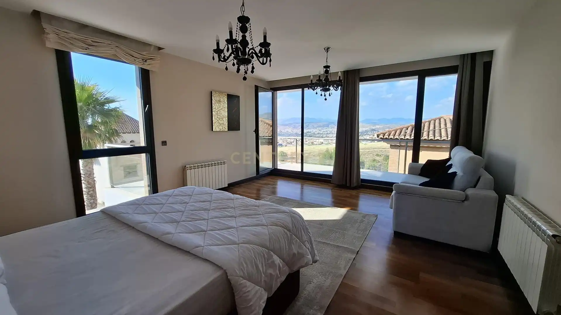 Dormitori de Casa o xalet en venda en La Zubia amb Aire condicionat, Jardí privat i Traster