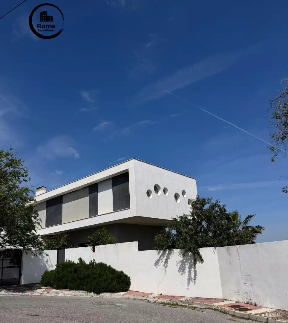 Vista exterior de Casa o xalet en venda en Las Gabias amb Aire condicionat, Calefacció i Jardí privat